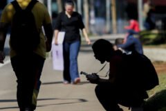 Brasil registra queda no número de jovens nem-nem, aponta relatório da OCDE