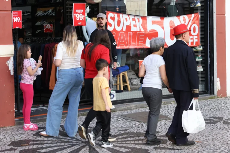 Consumo das famílias no Paraná mantém patamar de 98,8 pontos em setembro