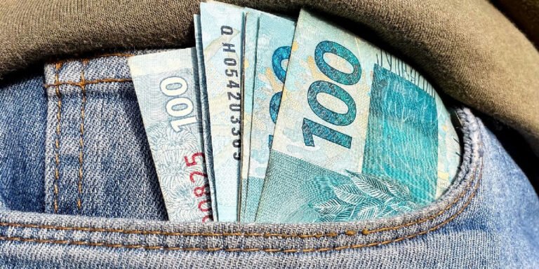 Contas do governo fecham agosto com rombo de R$ 13,6 bilhões abaixo das projeções do mercado