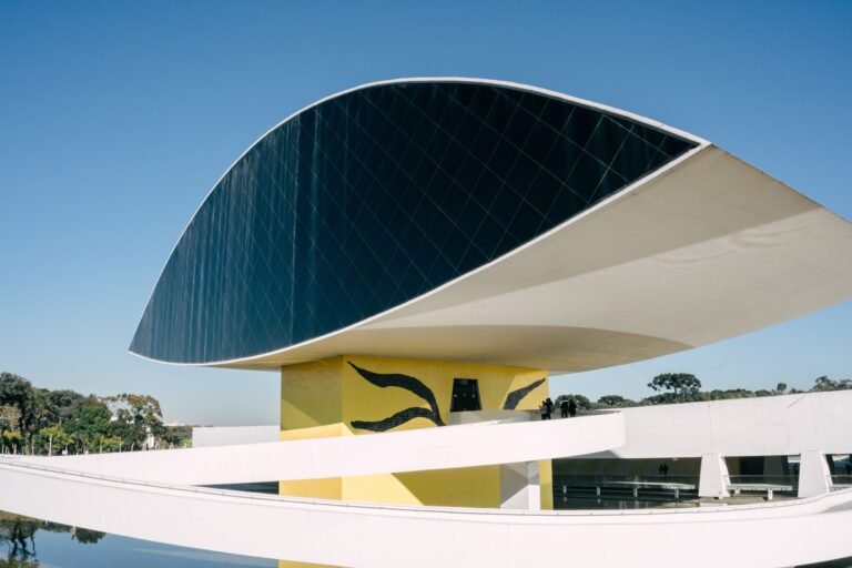 Museu Oscar Niemeyer: atrações e experiências para incluir no roteiro