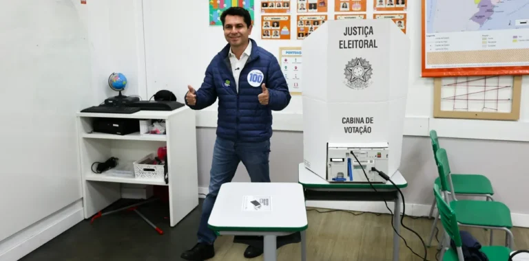 Após votar em Curitiba, Alexandre Curi prioriza foco em políticas públicas e infraestrutura