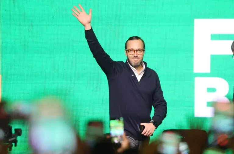 Filipe Barros lidera disputa ao Senado no Paraná segundo pesquisa Quaest