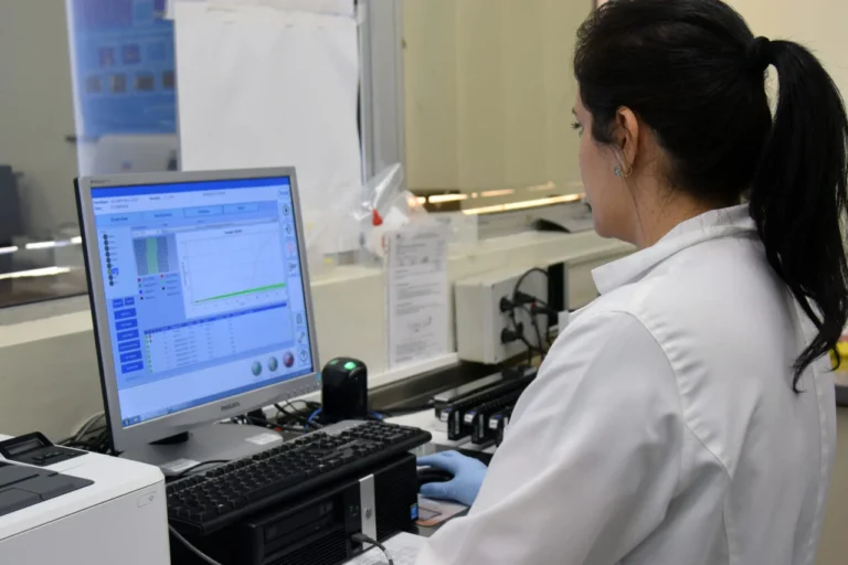 Paraná abre 73 vagas de intercâmbio científico internacional para estudantes e pesquisadores
