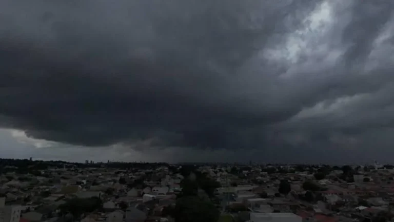 Paraná em alerta: quase 300 cidades enfrentam risco de tempestades e ventos fortes