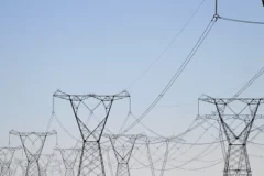 Setor elétrico reforça equipes e pausa reparos para assegurar luz neste domingo de eleição