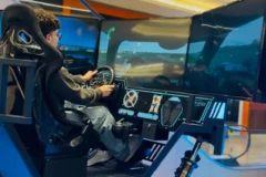 Simulador 9D chega a Curitiba com tecnologia de imersão sensorial