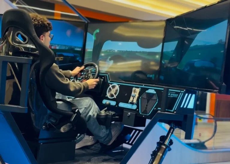 Simulador 9D chega a Curitiba com tecnologia de imersão sensorial